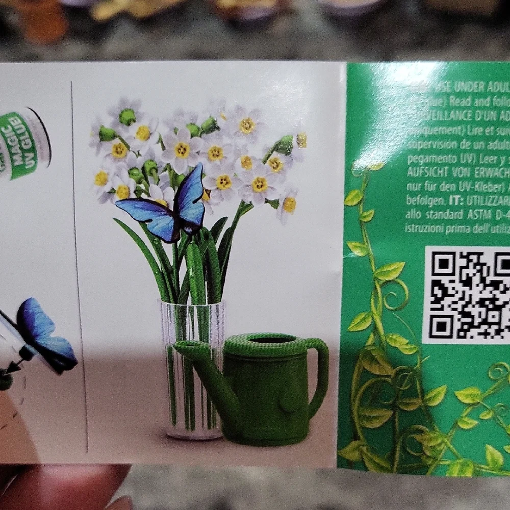 Mini Brands Create Garden